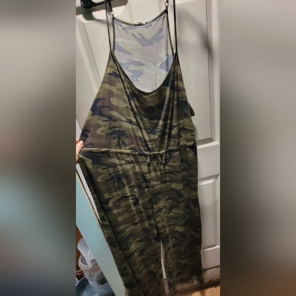 Camo Romper - Loralette By Avenue - Picture 2 of 4